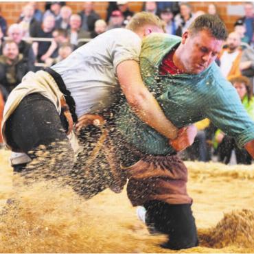 Eidgenossen: «Schlecht» und «gut» - Bis auf den 2. Gang gegen Marius Frank darf Joel Strebel (rechts) von einem gelungenen Start reden. Bild: Pal
