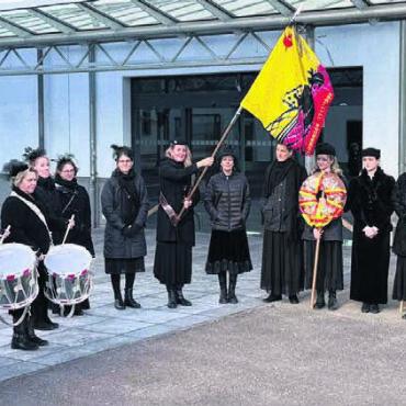 Ausgiebig und intensiv gefeiert - Die Tambourinnen waren gefordert. Erst trommelten sie in Meisterschwanden, nachher in Fahrwangen (Bild).