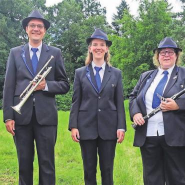 Keine Zukunft ohne Nachwuchs - Ein fünfköpfiges Team will das Jugendensemble wieder aufleben lassen, von links: Felix Müller (Dirigent Musikgesellschaft Boswil), Thomas Abt, Barbara Seiler (Dirigentin Ensemble), Judith Berger, Anita Buchli. Bild: zg