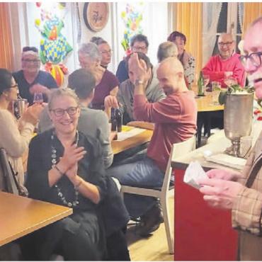 «Roli, rück mol use mit Ideen» - S’Triangeli ist immer eine Bereicherung der Beizenfasnacht. Bild: Archiv