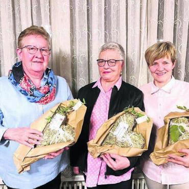 Aktiv mit viel Spass - Die Jubilarinnen von links: Rosmarie Huber, 45 Jahre, Bene Luchsinger, 50 Jahre, und Präsidentin Claudia Deubelbeiss, 40 Jahre. Bild: zg