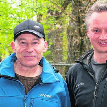 Tierpark als Osterparadies - Ruedi Amstutz, Vizepräsident des Natur- und Vogelschutzvereins Waltenschwil (links), und Präsident Markus Meier.
