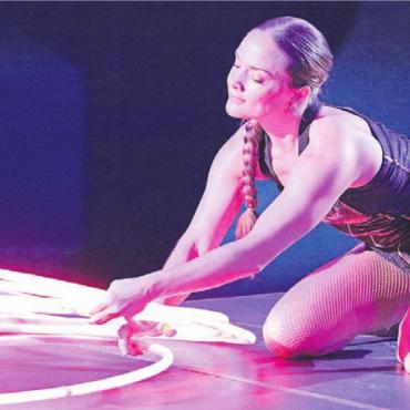 Das wird Emotionen auslösen - Kirstie Jarvis alias «Sky» ist eine der weltbesten Hula-Hoop-Artisten. Bild: spr