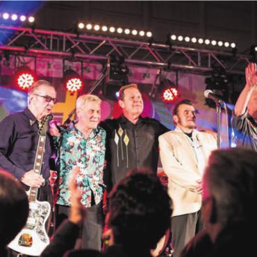 Idole der Jugendzeit erleben - Matchbox waren Teil des Rockabilly-Revivals in den 70er- und 80er-Jahren und bringen das Publikum auch heute noch zum Ausflippen.