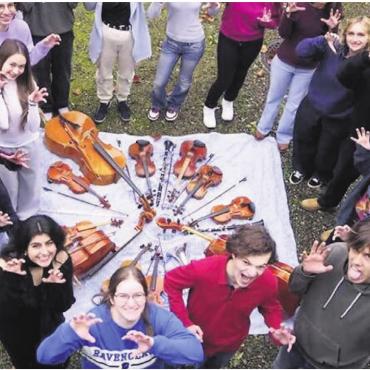 Von Hexen, Kräutern und Alraunen - Die Musikschülerinnen und -schüler der Kanti Wohlen präsentieren mit dem Opernensemble WorkshOpera Bern und Schülern der Neuen Kantonsschule Aarau eine Opernpastete. Bild: zg