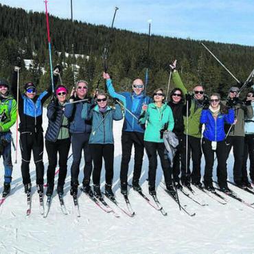 Ein rundum gelungener Wintertag - Der Skiclub Bremgarten macht auf den Langlaufski eine gute Figur. Bild: zg