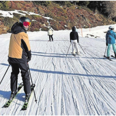 Grüsse aus dem Schnee - In den beliebten Sportlagern geniesst man die gemeinsame Zeit. Bild: zg