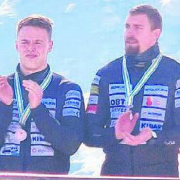 Ein gutes erstes Jahr - Nils Reich (1. v. l.) und sein Team schliessen die Saison mit einem 5. Platz ab. Bild: zg