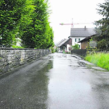 Es braucht Sanierungen - Wenn alles reibungslos läuft, soll der Kirchweg spätestens im Frühjahr 2025 saniert sein. Bild: Celeste Blanc