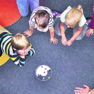 Für ausgeglichene Bildungschancen - Mit dem Besuch einer Spielgruppe oder einer KiTa werden Grundlagen gelegt, welche den Start in den Kindergarten erleichtern. Bild: Pixabay