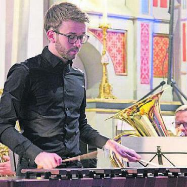 Musik, die berührt - Solist Jonas Elmiger verzaubert die Zuhörer mit dem Klang seines Marimbafons.