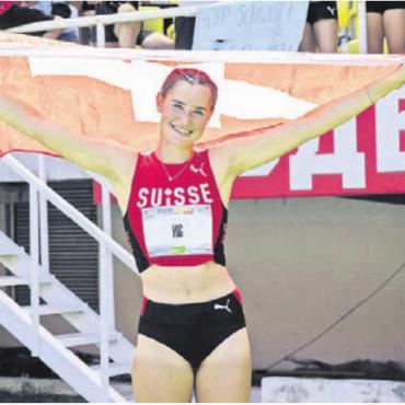 Freiämter Sportler des Jahres - NORINA HUG (17)
LUNKHOFEN / LA MUTSCHELLEN
LEICHTATHLETIK
Das Jahr für die Siebenkämpferin Norina Hug ist wie ein Steigerungslauf. Zuerst sichert sie sich die Limite im Siebenkampf für das «European Youth Olympic Festival» (EYOF). Dann holt das Mega-Talent an der Schweizer Meisterschaft den U18-Titel mit 5689 Punkten, das ist Weltspitze in jener Altersklasse. Am EYOF – ihrem ersten internationalen Anlass – folgt die Krönung mit dem Gewinn der Silbermedaille.