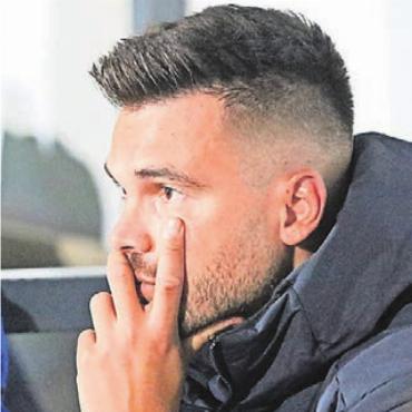 Cup-Traum lebt weiter - Besorgter Karanovic musste nach nur fünf Minuten verletzt raus. Blick: Goran Bild: jl