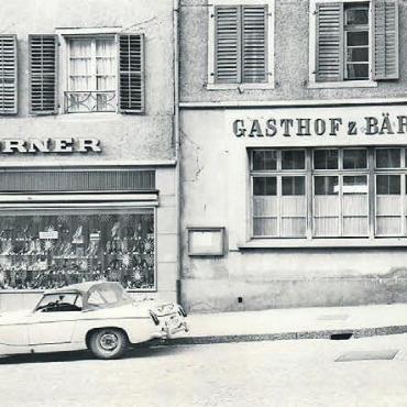 «Es tut mir weh für Bremgarten» - Das Schuhhaus Borner war schon zu Beginn des letzten Jahrhunderts Teil der Bremgarter Marktgasse – ursprünglich in Koexistenz zum Gasthof «Bären». Dieser wurde später Teil der ausgebauten Ladenfläche. Bild: zg
