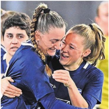Cup-Welle aus dem Freiamt - Vesa Ahmetaj (links) und Sandy Steinmann bejubeln den Finaleinzug. Bild: awa