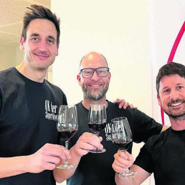 Inthronisation am Jasstisch - Das zufriedene OK (v. l.): Marc Zimmermann, Dennis Andermatt und Lukas Küchler.