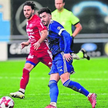 Qualität aus der Region - Momo Seferi im Trikot des FC Wohlen in einem Derby gegen den FC Muri. Nächste Saison spielt der Dottiker für die Murianer. Er ist eine von zahlreichen Verstärkungen des Absteigers. Bild: Archiv/awa