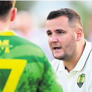 Trainerlos ins Derby - Kann, nachdem er zwei Spielsperren kassiert hat, im Derby seinem Team keine Anweisungen geben: Mutschellen-Trainer Shani Tarashaj. Bild: Archiv/awa