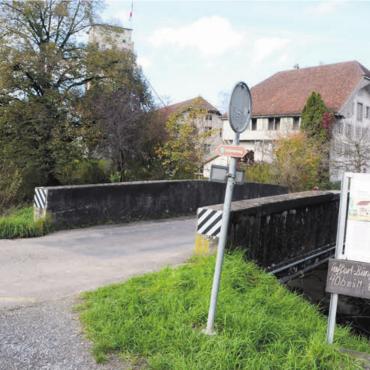 Thema noch nicht vom Tisch - Noch gibt es in die Tieffurt eine Brücke. Ob das auch in Zukunft der Fall sein wird, bleibt vorerst weiter offen. Bild: Archiv