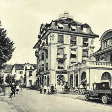 «Zur Stadt Paris» – eine Schönheit - Die gleiche Stelle an der Zentralstrasse: das Warenhaus «Zur Stadt Paris» im Jahr 1930 …