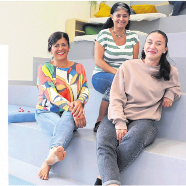 Nachbarn spannen zusammen - Das Team der Tagesstrukturen in Niederwil mit (von links) Ivonne Buni, Leiterin Beatrice Tetilla und Jelena Dahinden freut sich, bald auch die Kinder aus Hägglingen zu begrüssen. Bild: Archiv
