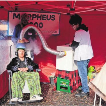 Fantasie ohne Grenzen - Wer von den Besuchern genug mutig war, der konnte sich einem Test mit der Traumdeutungsmaschine unterziehen lassen.