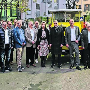 Nur miteinander funktionierts - Gruppenfoto mit dem Gastreferenten Thomas Zurbuchen, der Geschäftsleitung, Regierungsrat Jean-Pierre Gallati und allen Teilnehmern. Bilder: Britta Müller