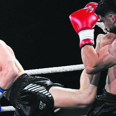 Champion Roy verzaubert alle - Der Wohler Roy Cipriano (links) ist am Drücker. Ihm gelingt die Revanche gegen seinen starken Kontrahenten Drud Omar. Bilder: Alexander Wagner