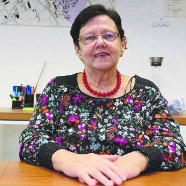 Gute Lösungen schneidern - Auf diesem Stuhl sass sie die letzten 16 Jahre jeden zweiten Montag: Heidi Hegglin auf ihrem Stammplatz im Gemeinderatszimmer. Bald schon wird sie ein letztes Mal hier mitwirken und diskutieren. Bild: Chregi Hansen