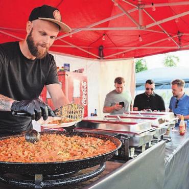 Auch ohne Fasnacht in Feierlaune - Das Thai-Curry fand regen Absatz bei den hungrigen Gästen.
