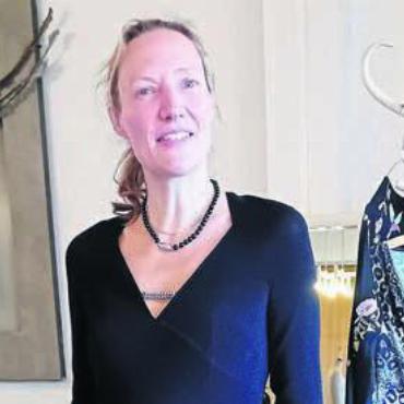Temporäre Boutique - Das Stöbern in der als Boutique eingerichtete Foyer der Ökomenischen Kirche machte Spass. Bild: zg