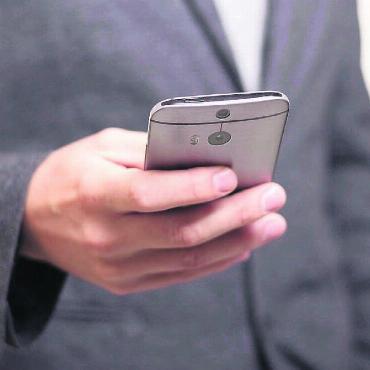 «Vorbei mit der Kuscheljustiz» - Die Masche war oft ähnlich. Der Beschuldigte wies die Opfer an, Handys zu kaufen, zahlte sie ihnen aber nicht zurück. Stattdessen wollte er immer mehr und hatte damit Erfolg. Bild: www.pixabay.com