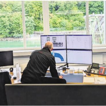 «Inspiration für die Zukunft» - Von der Schaltzentrale aus wird das Kraftwerk rund um die Uhr überwacht. In der Nacht von einem Pikettdienst.
