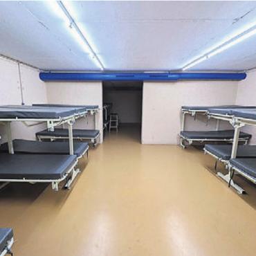 «Wir haben die Erfahrung» - Gleich vier solcher doppelten «Pflegeräume» gibt es unterhalb der Bärenmatt. Im Notfall dienen sie der Unterbringung von Patienten. Im nächsten halben Jahr sind es Asyl-Schlafzimmer.