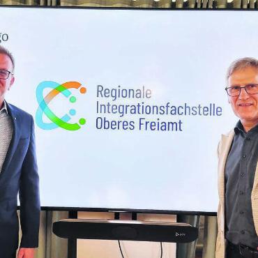 Geschäftsstelle kommt nach Muri - Vizepräsident Jörg Ackermann, Waltenschwil, und Präsident Daniel Räber, Muri, rechts, bei der Präsentation des neuen Logos. Man habe bewusst den ganzen Namen verwendet, damit dieser bekannt werde. Bilder: Verena Anna Wigger