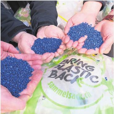 Eindrückliche Zahlen - Aus dem gesammelten Plastik lässt sich ein Granulat gewinnen, aus dem beispielsweise Kabelschutzrohre hergestellt werden.