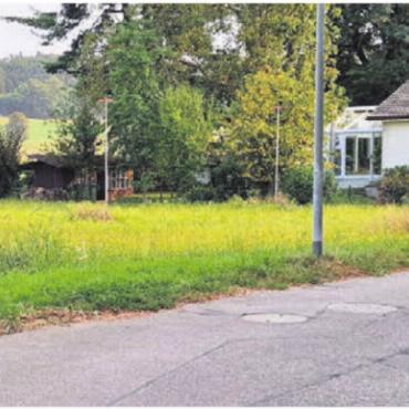 Baubewilligung Kindergarten - Mit der Baubewilligung gab es grünes Licht: Hier an der Lindenbergstrasse kommt der neue Doppelkindergarten zu stehen. Bild: zg
