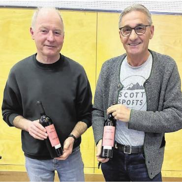Kein Entschädigungsreglement - Toni Thalmann (rechts) ist seit 40 Jahren Teil des Männerturnvereins, Emil Neuhaus seit 10 Jahren. Bild: zg