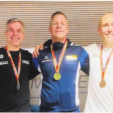 Stocker gewinnt in Deutschland - Patrick Stocker (Mitte) holt den Sieg an den deutschen Meisterschaften der Masters. Bild: zg