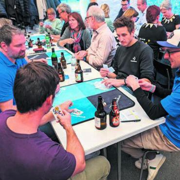 Wunderbar und völlig entspannt - Spannendes Duell: Die Vorjahressieger Franz Schmid (l.) und Daniel Trottmann (in Blau) gegen die Mitorganisatoren Lukas Küchler (l.) und Marc Zimmermann.