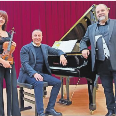 Acli mit Adventskonzert - Sorgen für ein stimmungsvolles Adventskonzert (v. l.): Sara Razzani (Geige), Roberto Rupo (Klavier und Orgel), Nunzio Fazzini (Tenor). Bild: zg