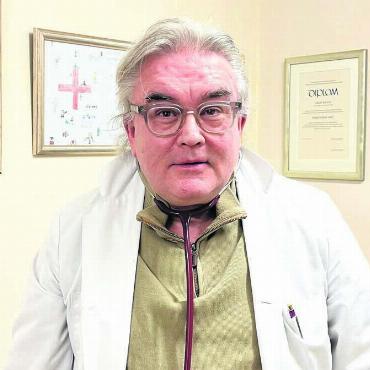 Der Himmel kann warten - Hausarzt Orest Biehle ist es wichtig, trotz seines Engagements an der Fasnacht für seine Patienten da zu sein. Bilder: Walter Minder / Archiv