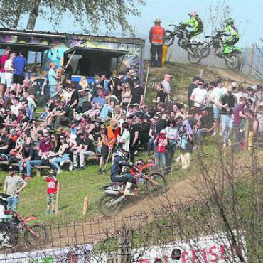 Die Jungen ziehen nach - Motocross Wohlen: viele Zuschauer, bestes Wetter und toller Motorsport.