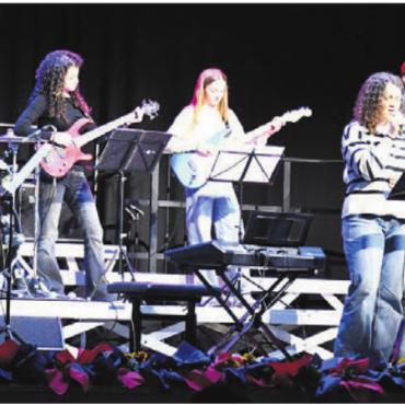 Vom Schulzimmer auf die Bühne - Die Talentförderung Jazz-Pop-Rock scheut den Mehraufwand an Lektionen nicht, um als Band auf der Bühne zu stehen.