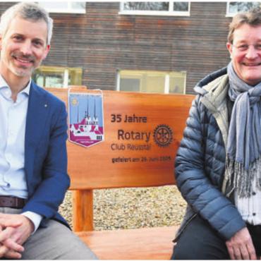 Gemeinsam ganz viel bewirken - Zwei Rotary-Präsidenten unter sich – beide aus Wohlen: Matthias Angst (links) und Max Knoblauch. Bild: Daniel Marti