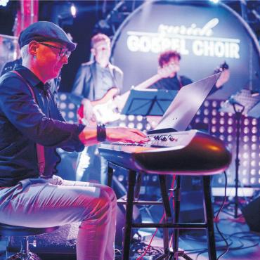 Mit dem Hobby durchstarten - Der Spital-CEO und Vollblutpolitiker kann auch anders. Peter Werder ist erfolgreicher Pianist und Dirigent seines eigenen Chors. Bilder: zg