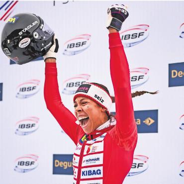 Märchenhaftes Doppelgold - Gigantische Freude bei Melanie Hasler nach ihrem Sieg im Monobob. Einen Tag später sollte sie sich auch im Zweierbob zur Europameisterin krönen.
Bild: Viesturs Lacis/IBSF