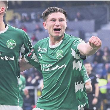 Erst der Anfang - Alessandro Vogt (rechts) durfte als Shootingstar des Schweizer Fussballs letztes Jahr sehr oft jubeln. Bilder: Freshfocus (2), Josip Lasic