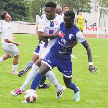 Erster Schritt in neue Saison - Ex-FCZ- und Schaffhausen-Profi Sangoné Sarr (rechts) hat für den FC Wohlen am Axa-Cup seine Qualität unter Beweis gestellt. Bilder: Josip Lasic