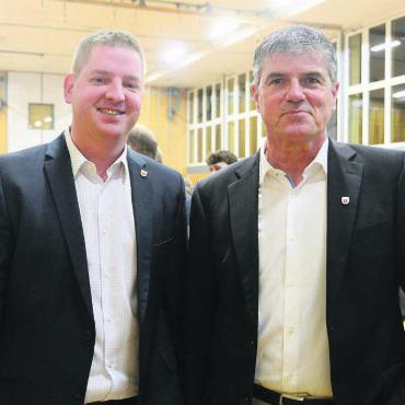 Investition in die Zukunft - Sie setzten sich an vorderster Front für ein Ja ein und hatten Erfolg: Gemeinderat und Ressortvorsteher René Schmidli (links) und Gemeindeammann Ueli Lütolf. Bild: Chregi Hansen